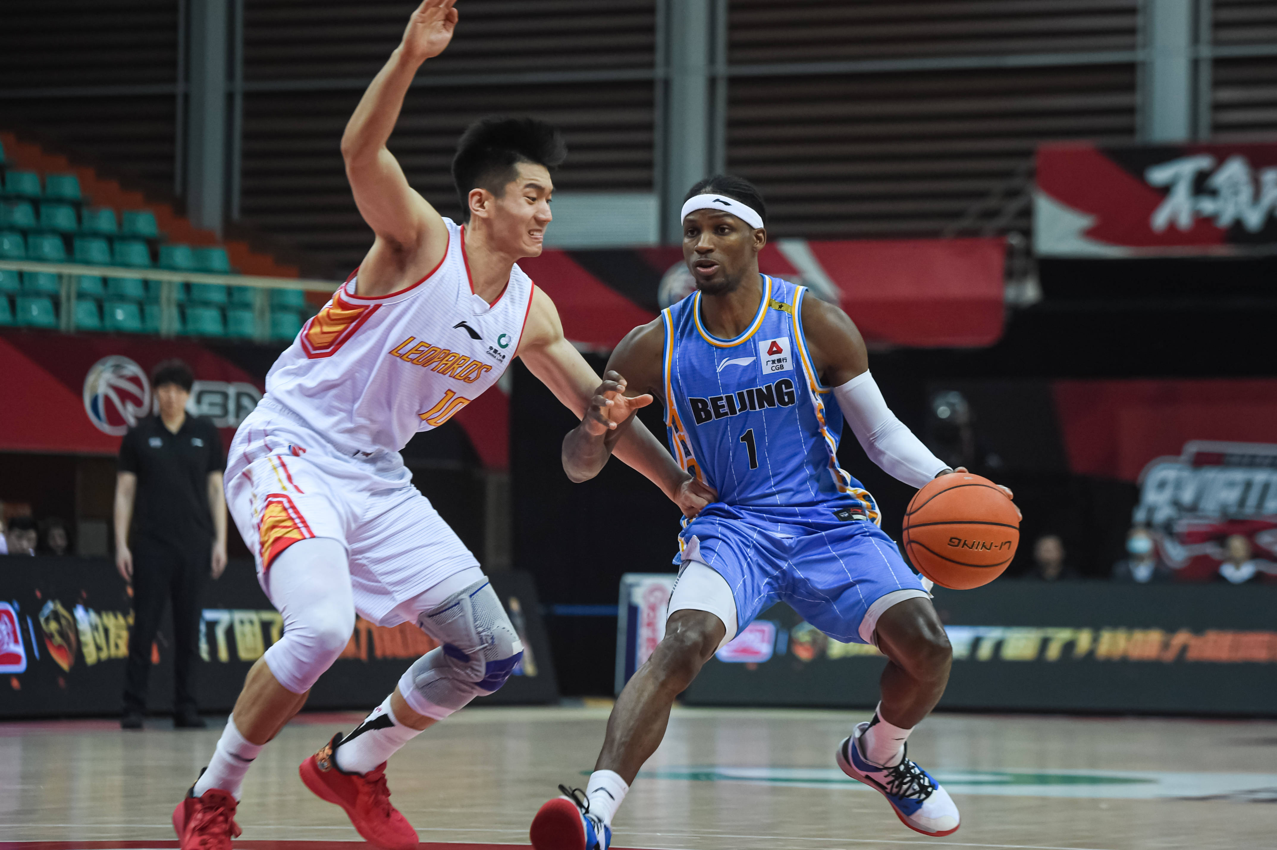 压制对手 压制对手